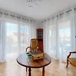 2 Bedroom Awesome Apartment In Royan
