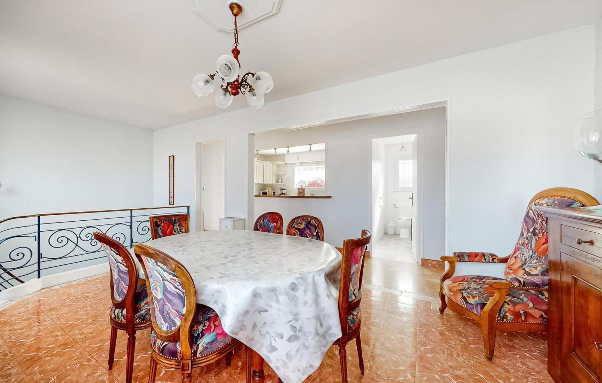 Appartement 2 Bedroom Awesome In Royan