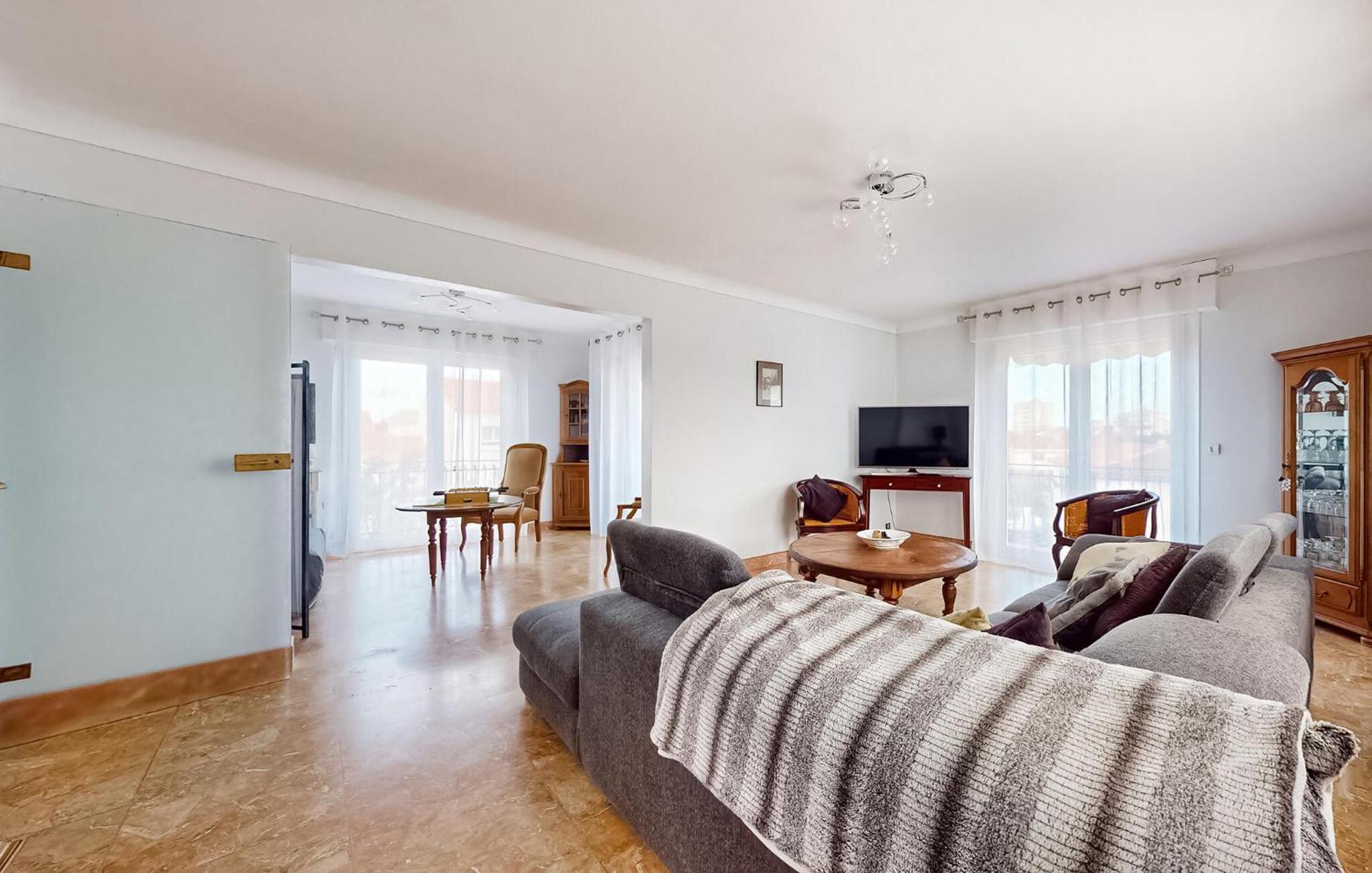 Appartement 2 Bedroom Awesome In *