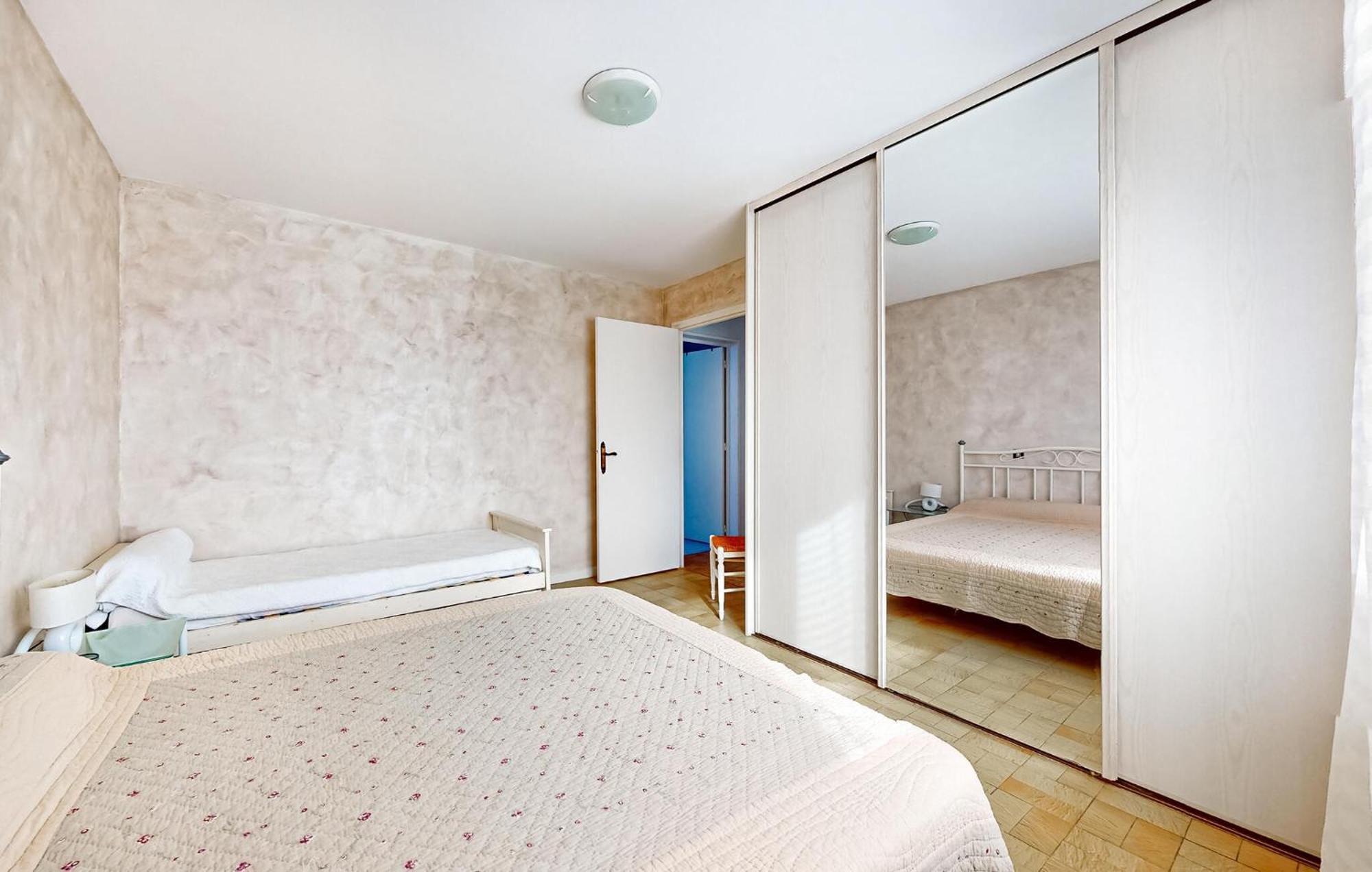 Appartement 2 Bedroom Awesome In Royan